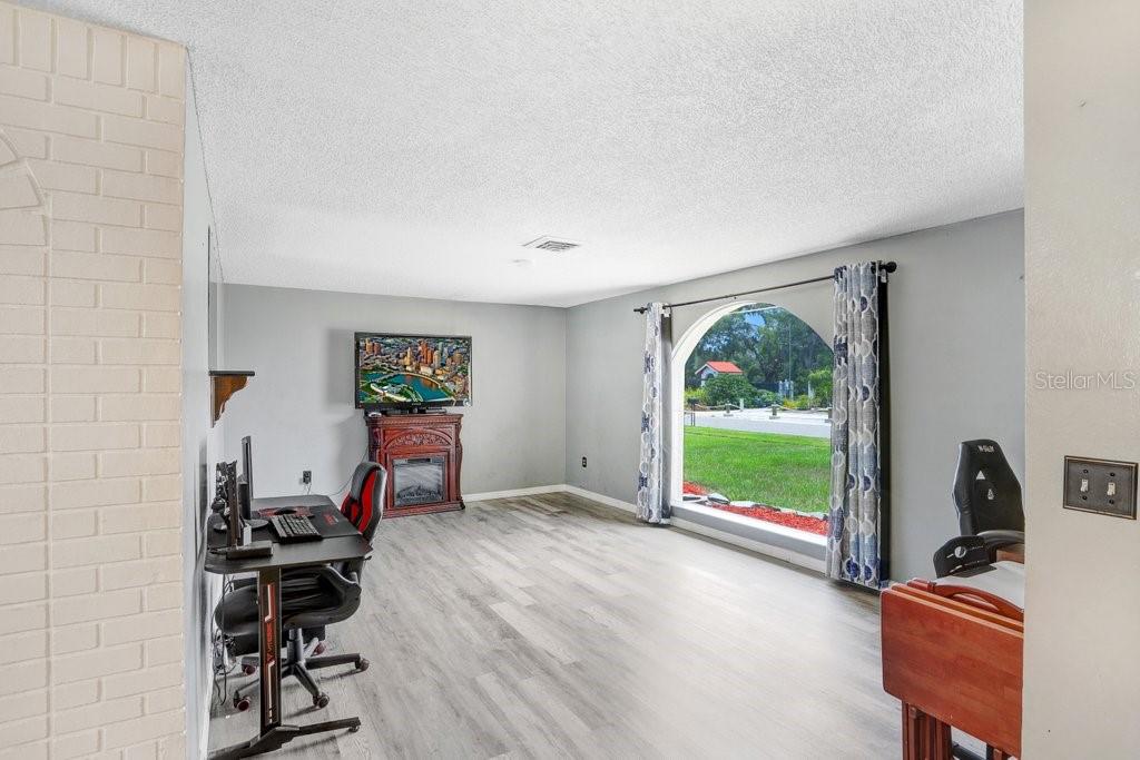 Image 21 of 47 For 2119 Sugarbush Drive