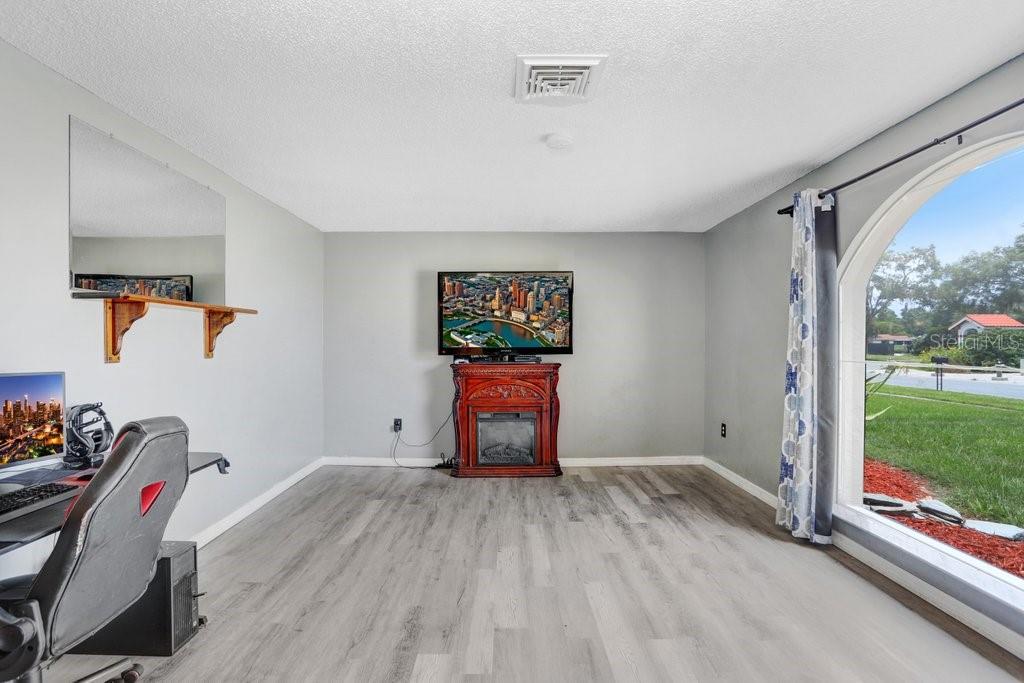 Image 23 of 47 For 2119 Sugarbush Drive