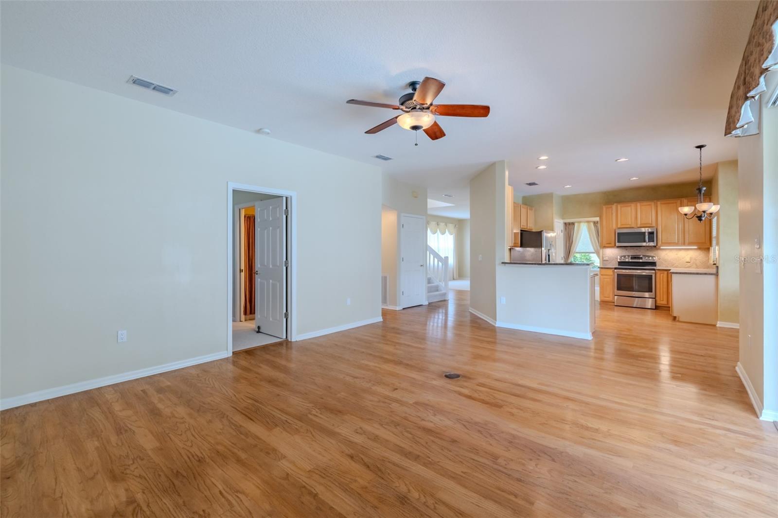 Image 14 of 66 For 5315 Cedarshake Lane