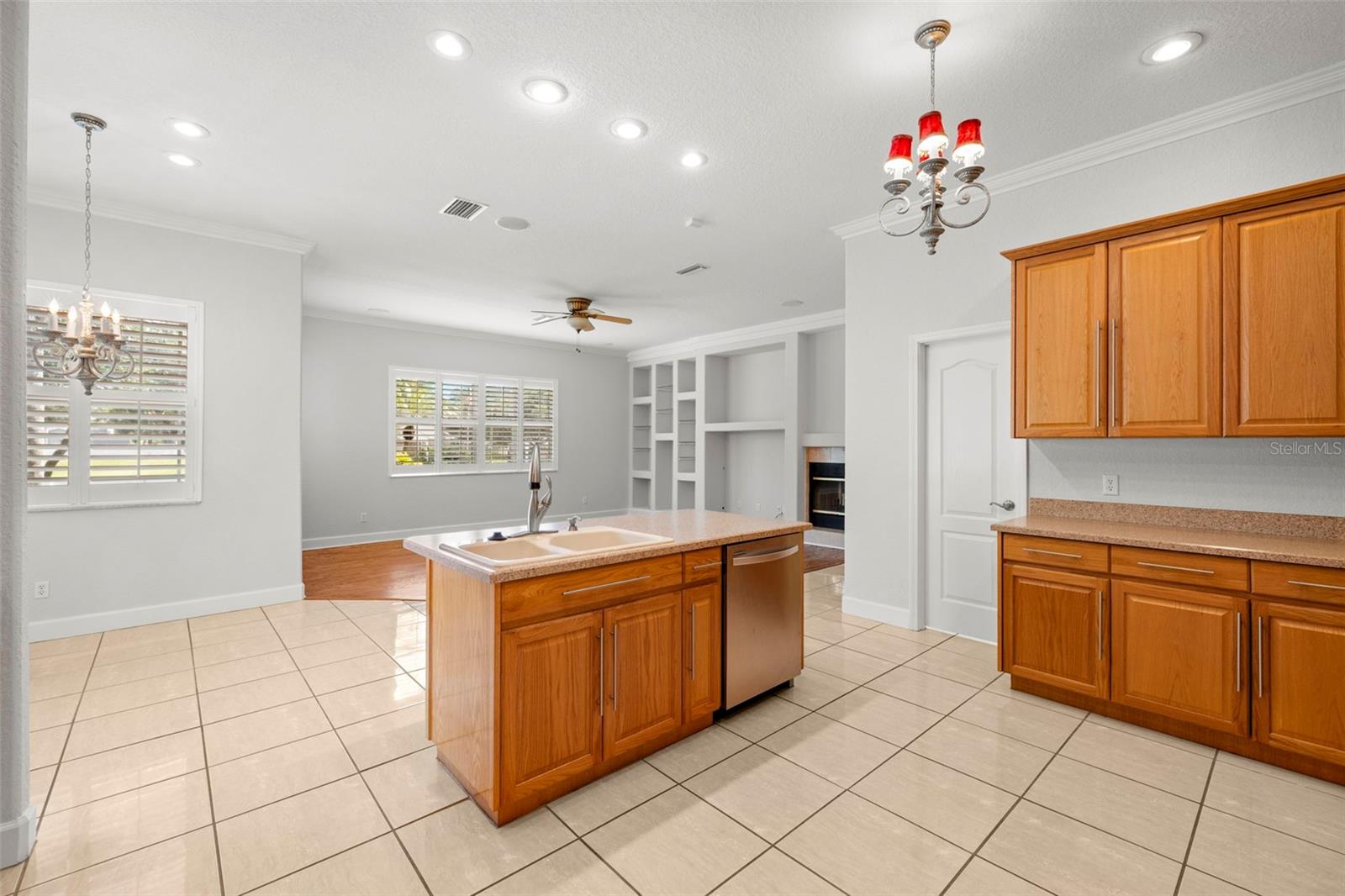 Image 10 of 50 For 3916 Valrico Grove Drive