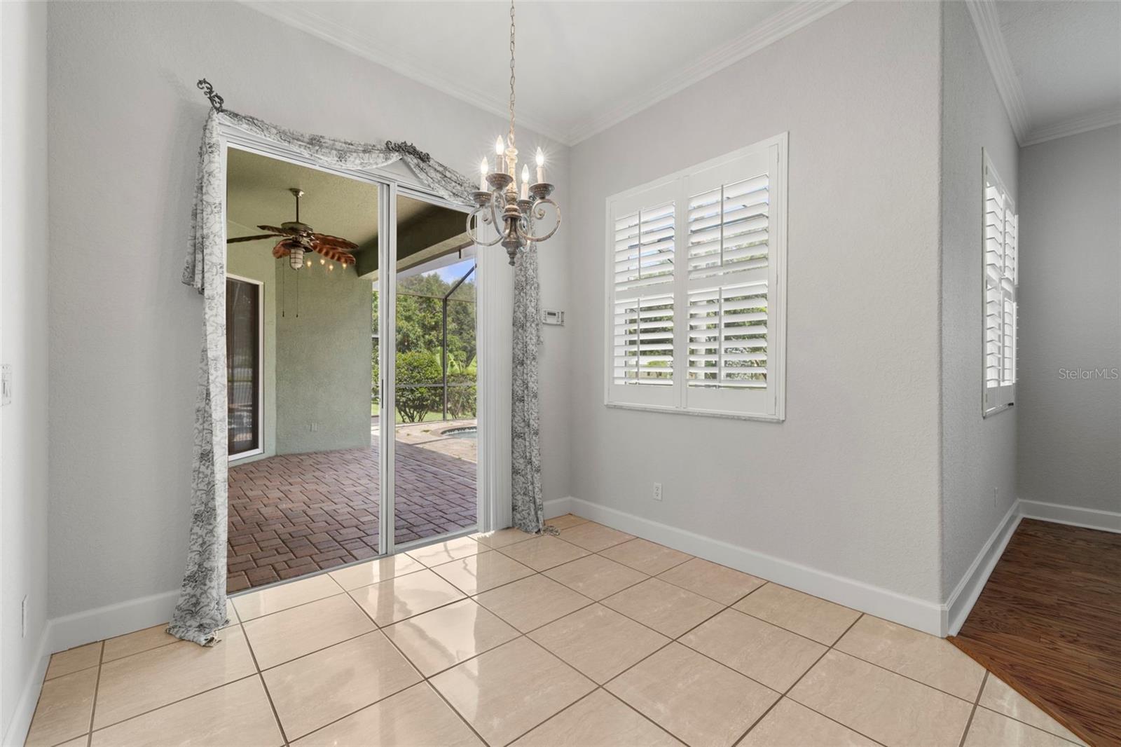 Image 16 of 50 For 3916 Valrico Grove Drive