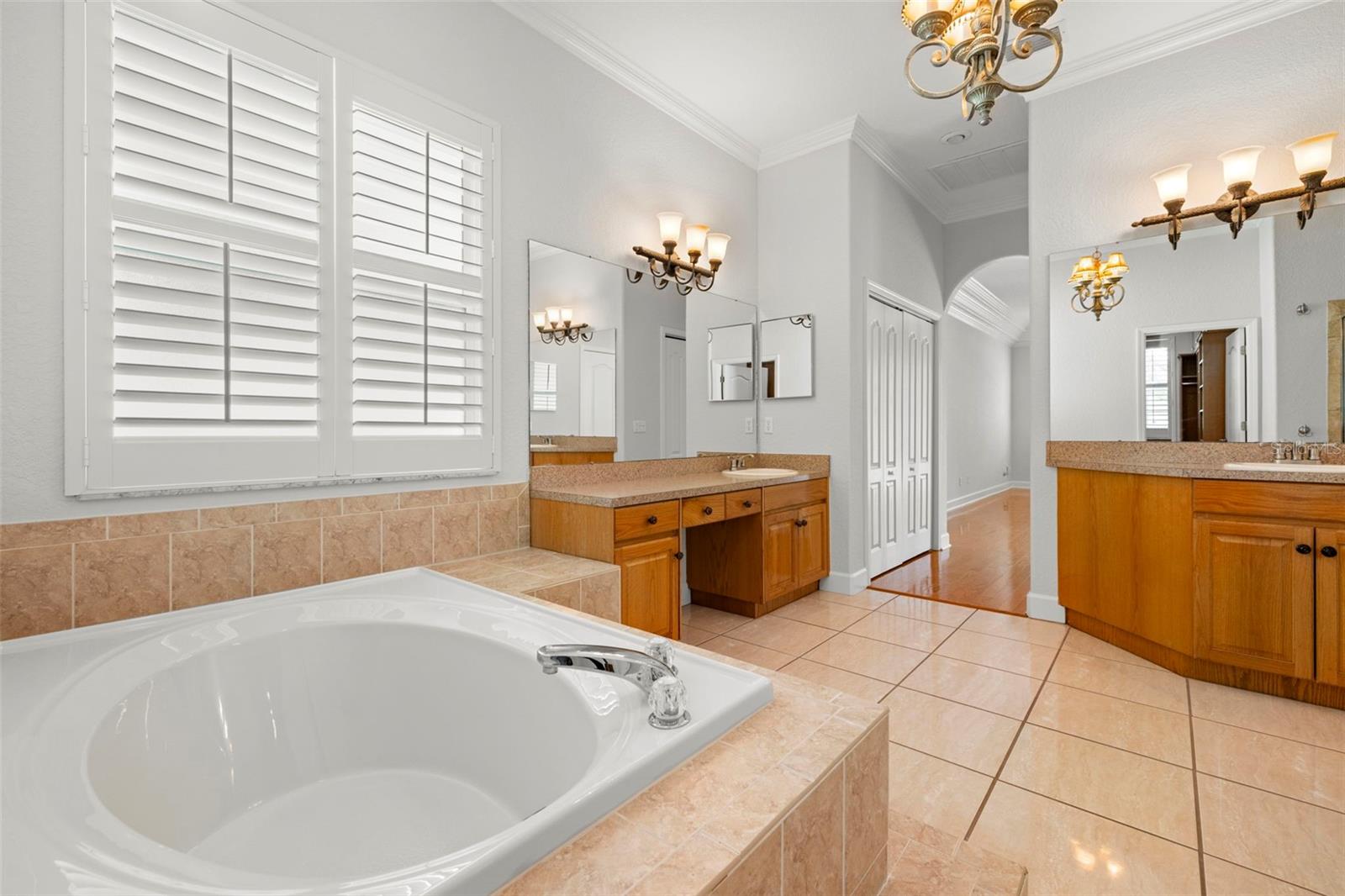 Image 33 of 50 For 3916 Valrico Grove Drive