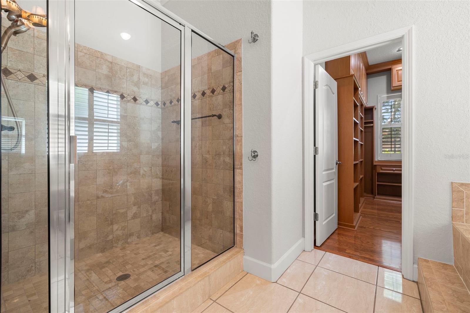 Image 34 of 50 For 3916 Valrico Grove Drive