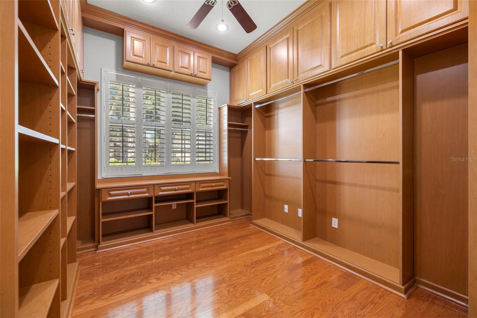 Image 35 of 50 For 3916 Valrico Grove Drive