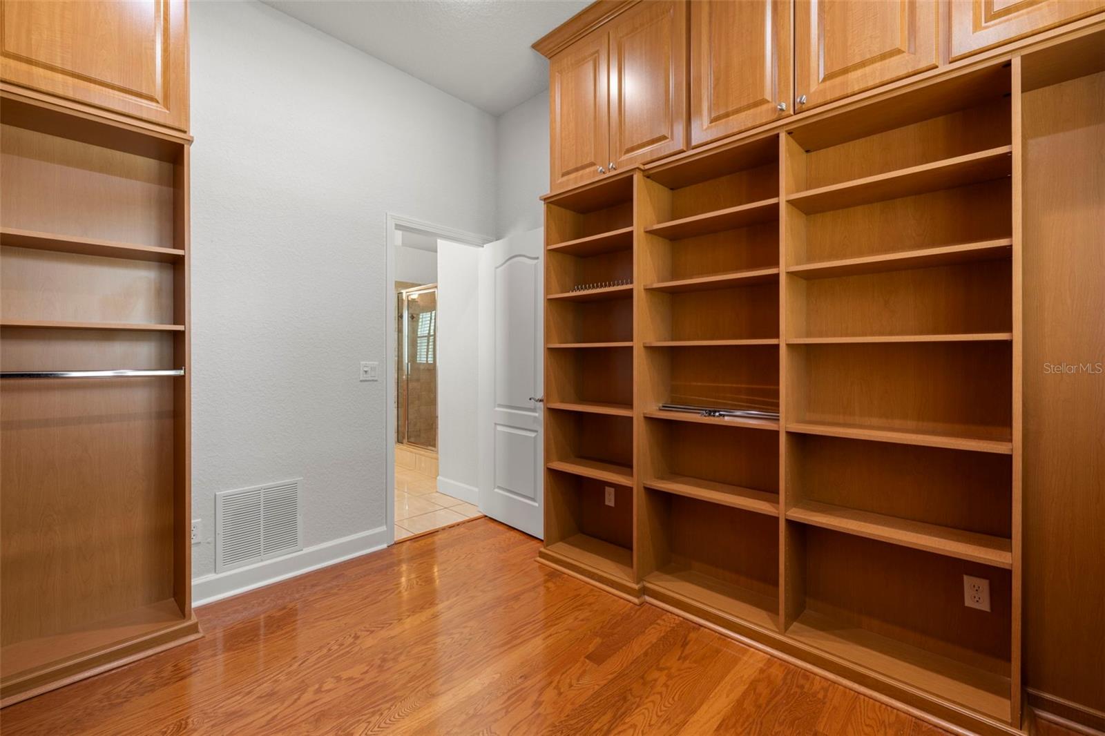 Image 36 of 50 For 3916 Valrico Grove Drive