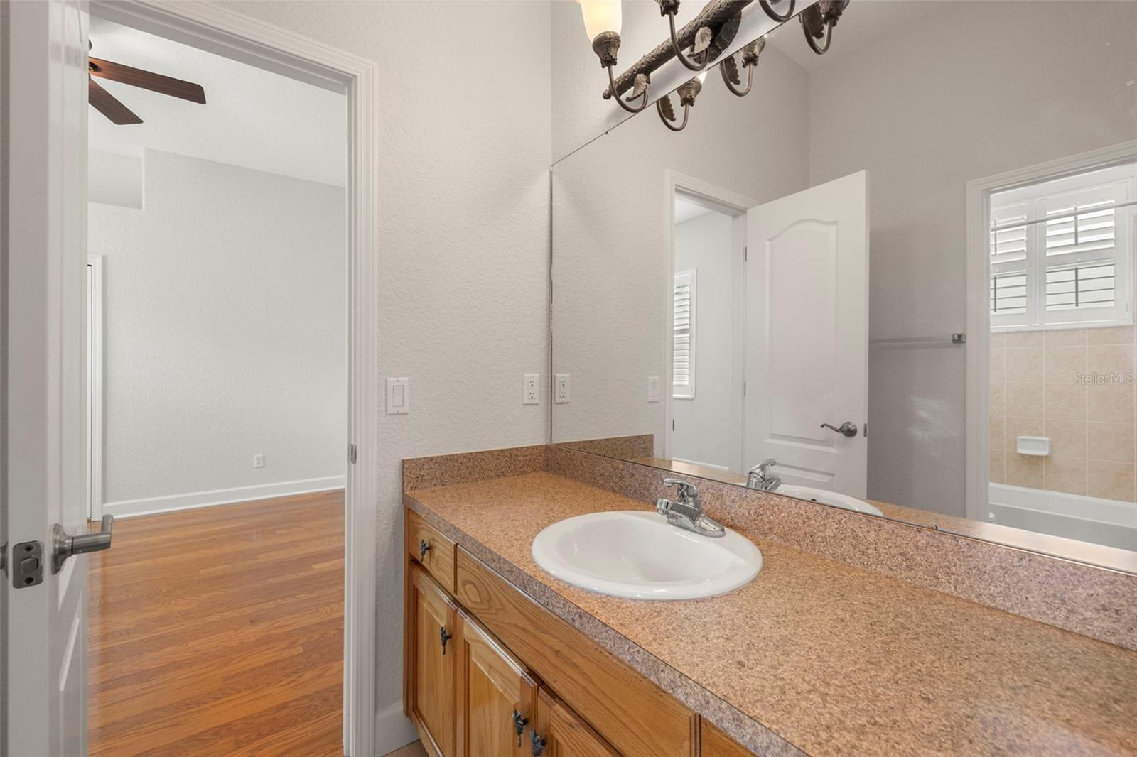 Image 39 of 50 For 3916 Valrico Grove Drive