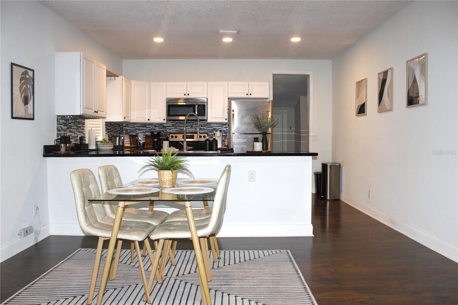 Listing photo id 12 for 1510 Mobile Avenue