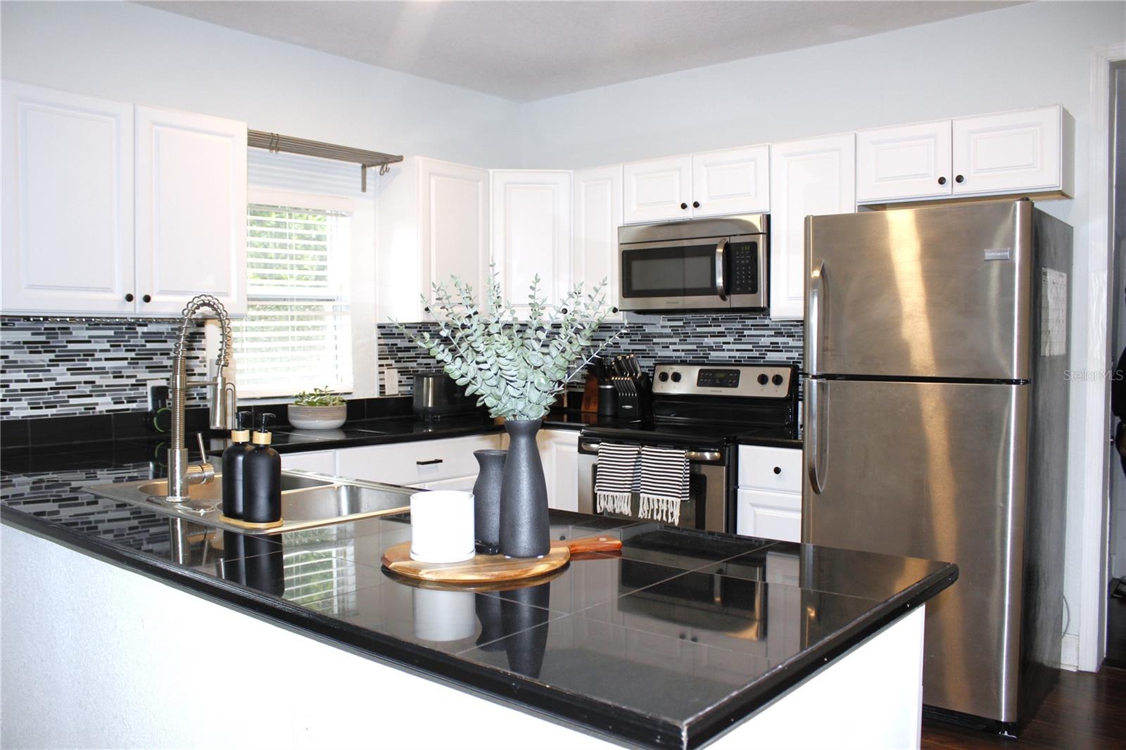 Listing photo id 13 for 1510 Mobile Avenue