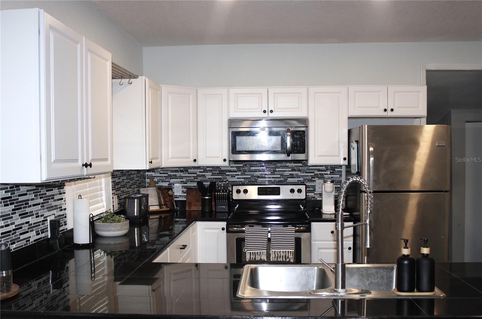 Listing photo id 14 for 1510 Mobile Avenue