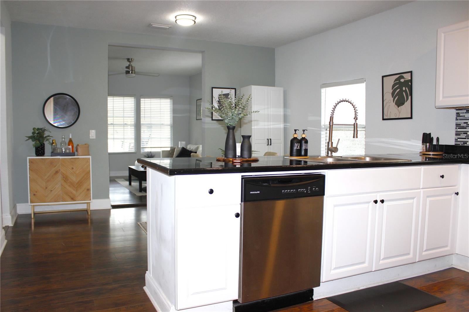 Listing photo id 15 for 1510 Mobile Avenue