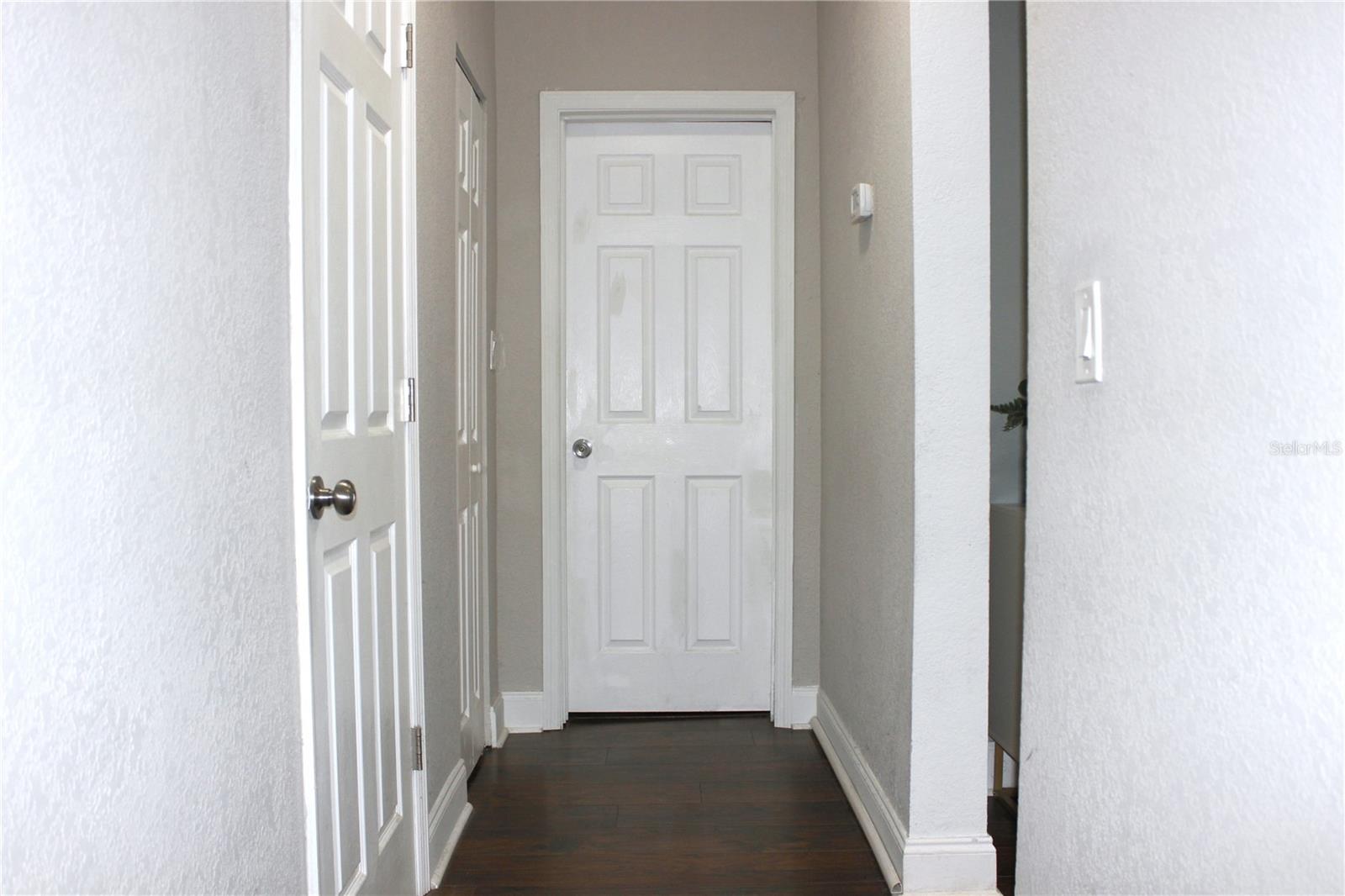Listing photo id 20 for 1510 Mobile Avenue