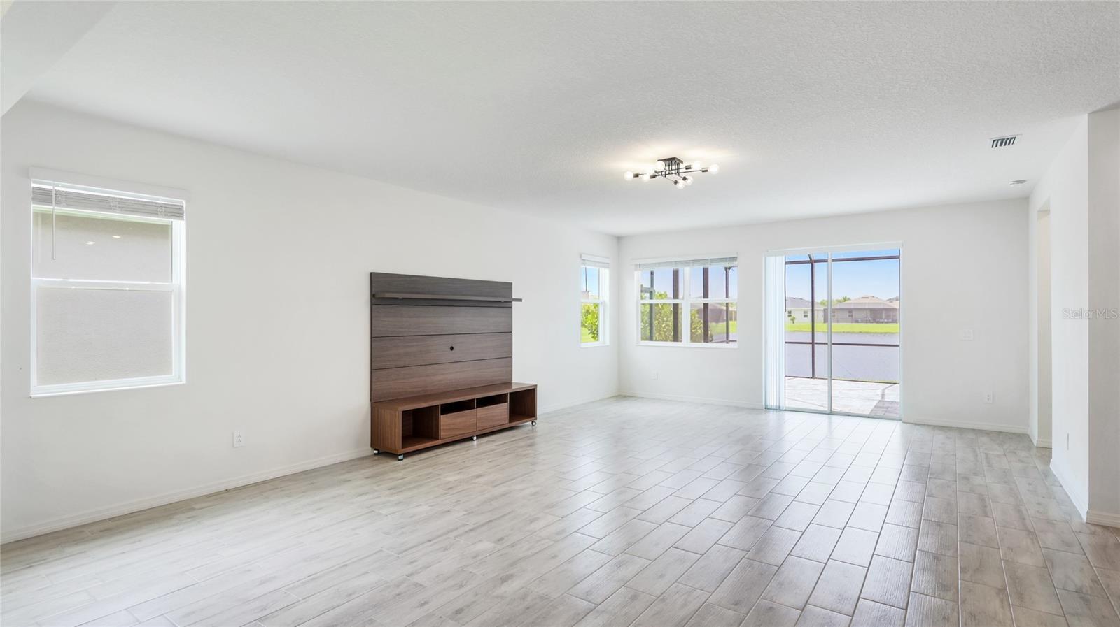 Image 13 of 38 For 14424 59th Circle E