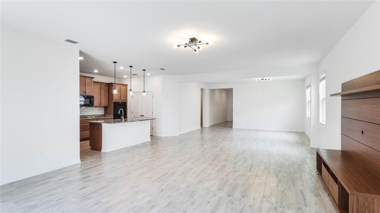 Image 15 of 38 For 14424 59th Circle E