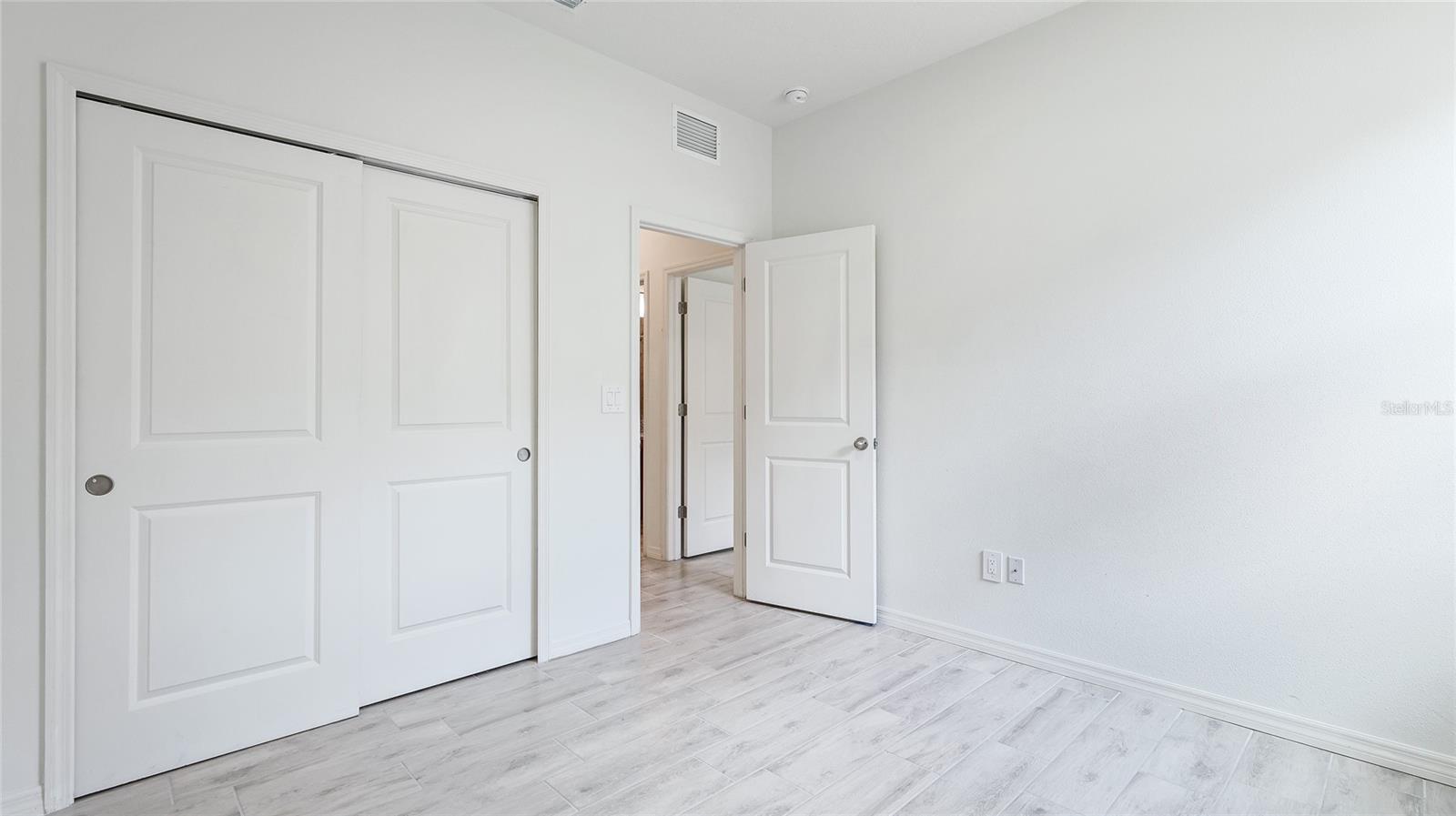Image 23 of 38 For 14424 59th Circle E