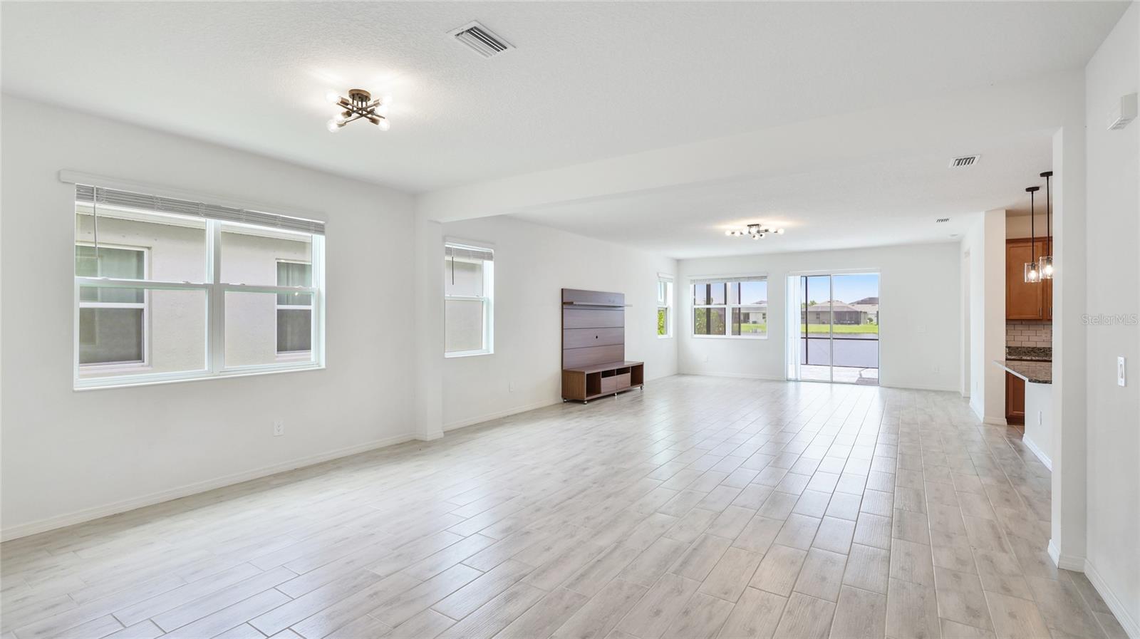 Image 9 of 38 For 14424 59th Circle E