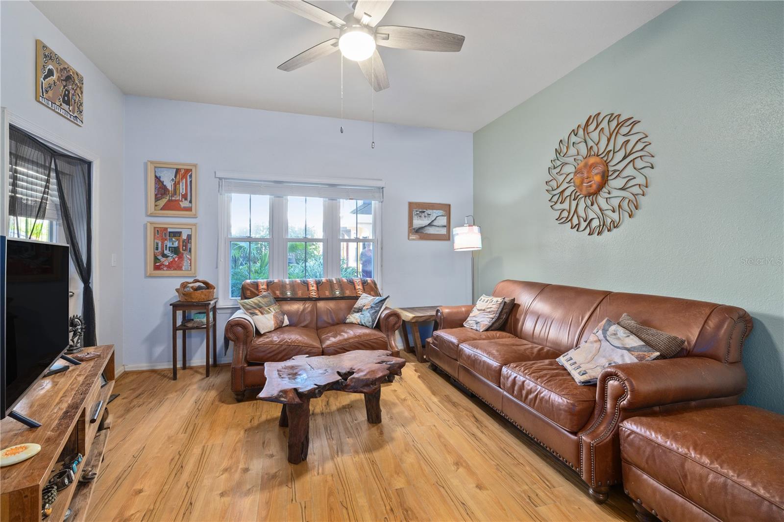 Listing photo id 9 for 100 4th Avenue S 103