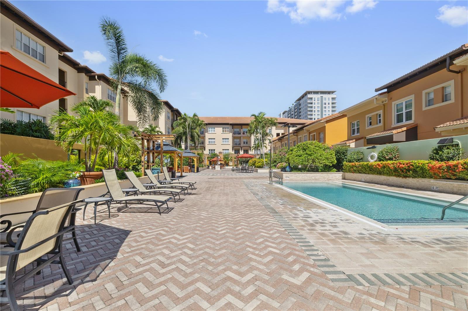 Listing photo id 17 for 100 4th Avenue S 103