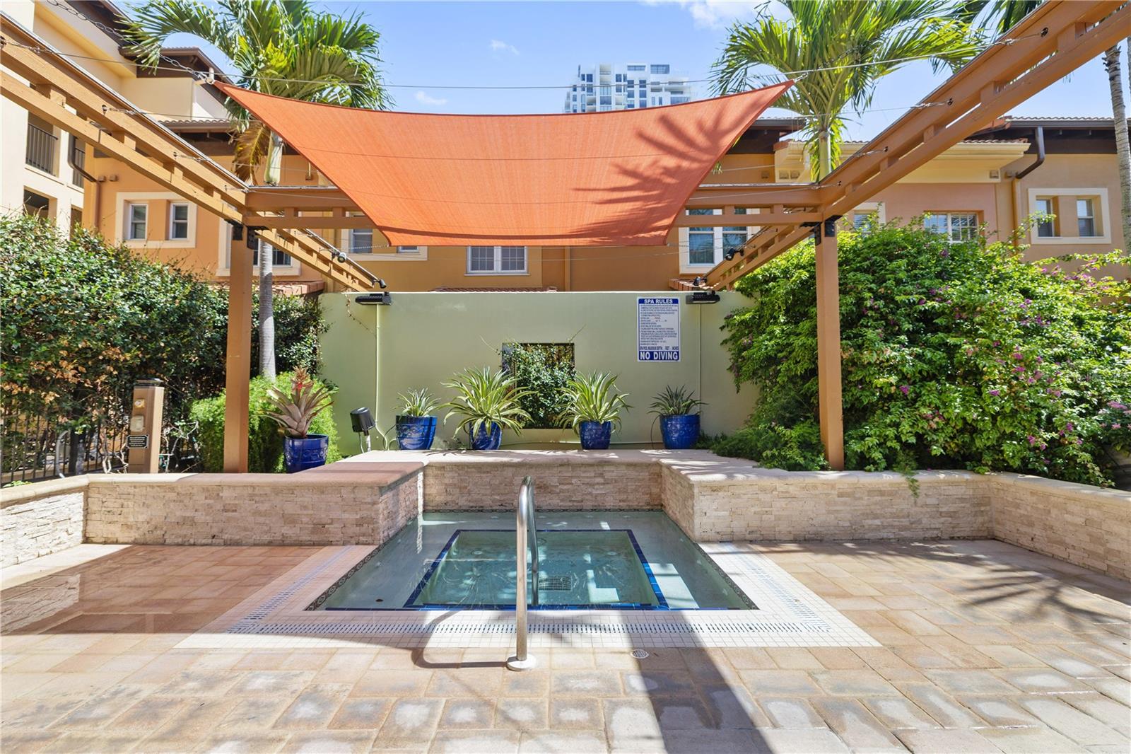 Listing photo id 20 for 100 4th Avenue S 103