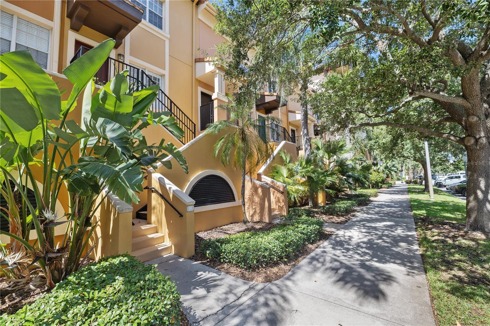 Listing photo id 23 for 100 4th Avenue S 103