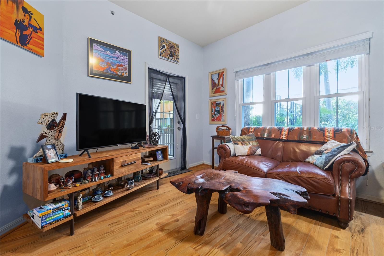 Listing photo id 3 for 100 4th Avenue S 103