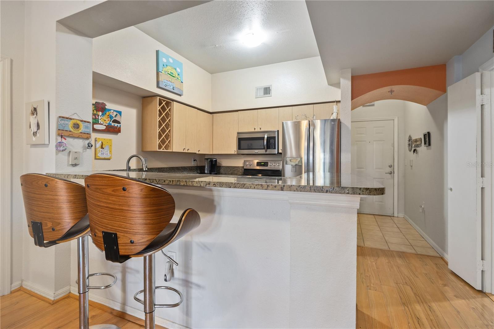 Listing photo id 7 for 100 4th Avenue S 103