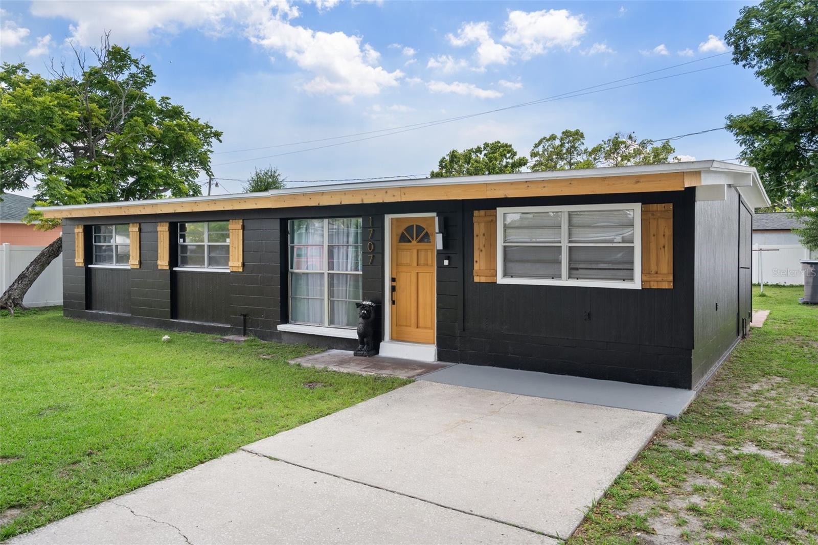 Image 3 of 48 For 1707 Windsor Way