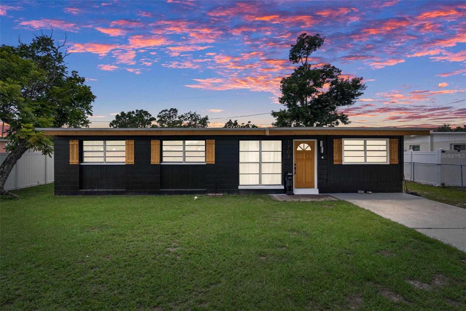 Image 4 of 48 For 1707 Windsor Way
