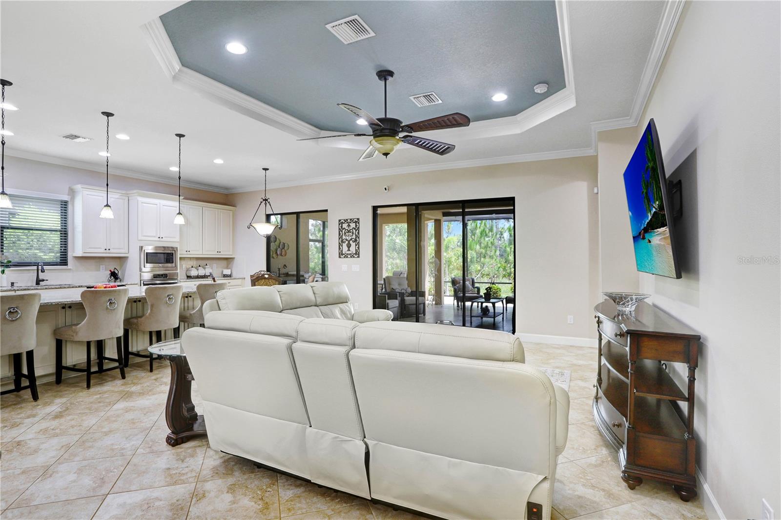 Image 13 of 39 For 8605 Grand Alberato Road