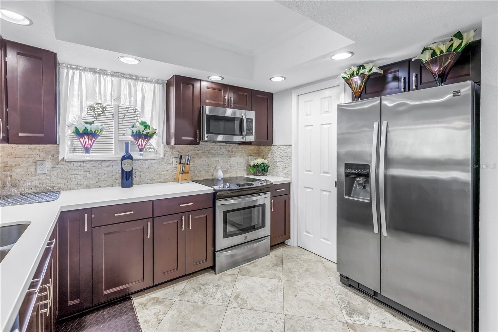 Listing photo id 2 for 9814 Indian Key Trail