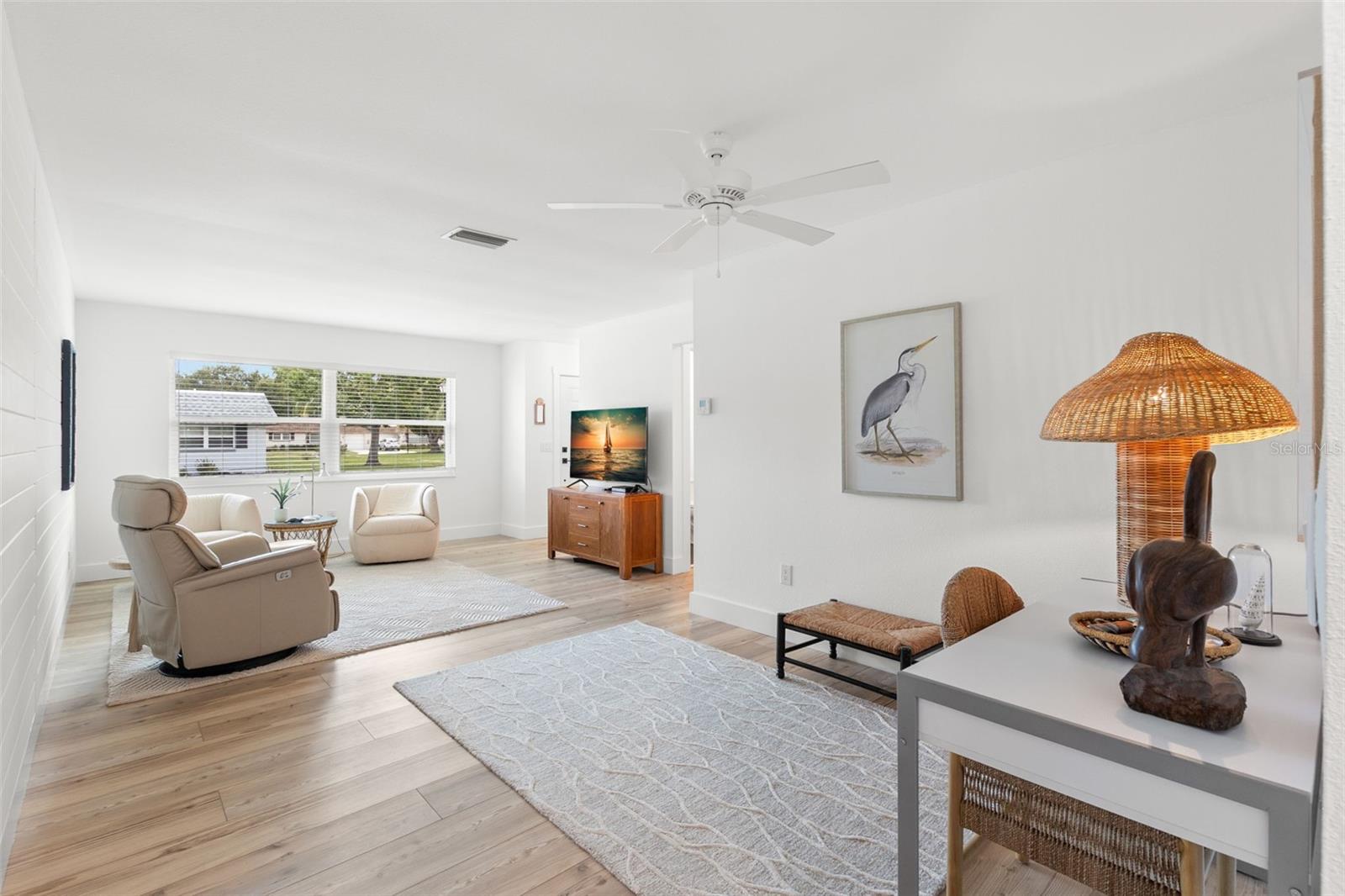 Listing photo id 8 for 204 Mindy Drive