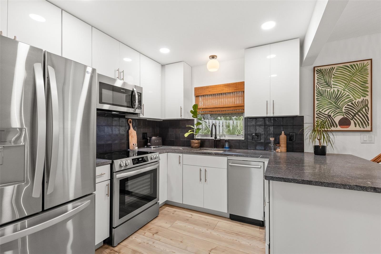 Listing photo id 9 for 204 Mindy Drive