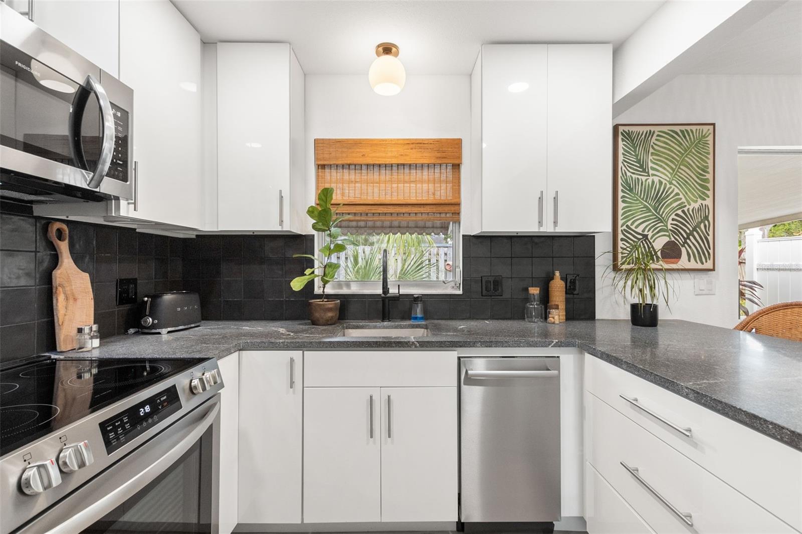 Listing photo id 10 for 204 Mindy Drive