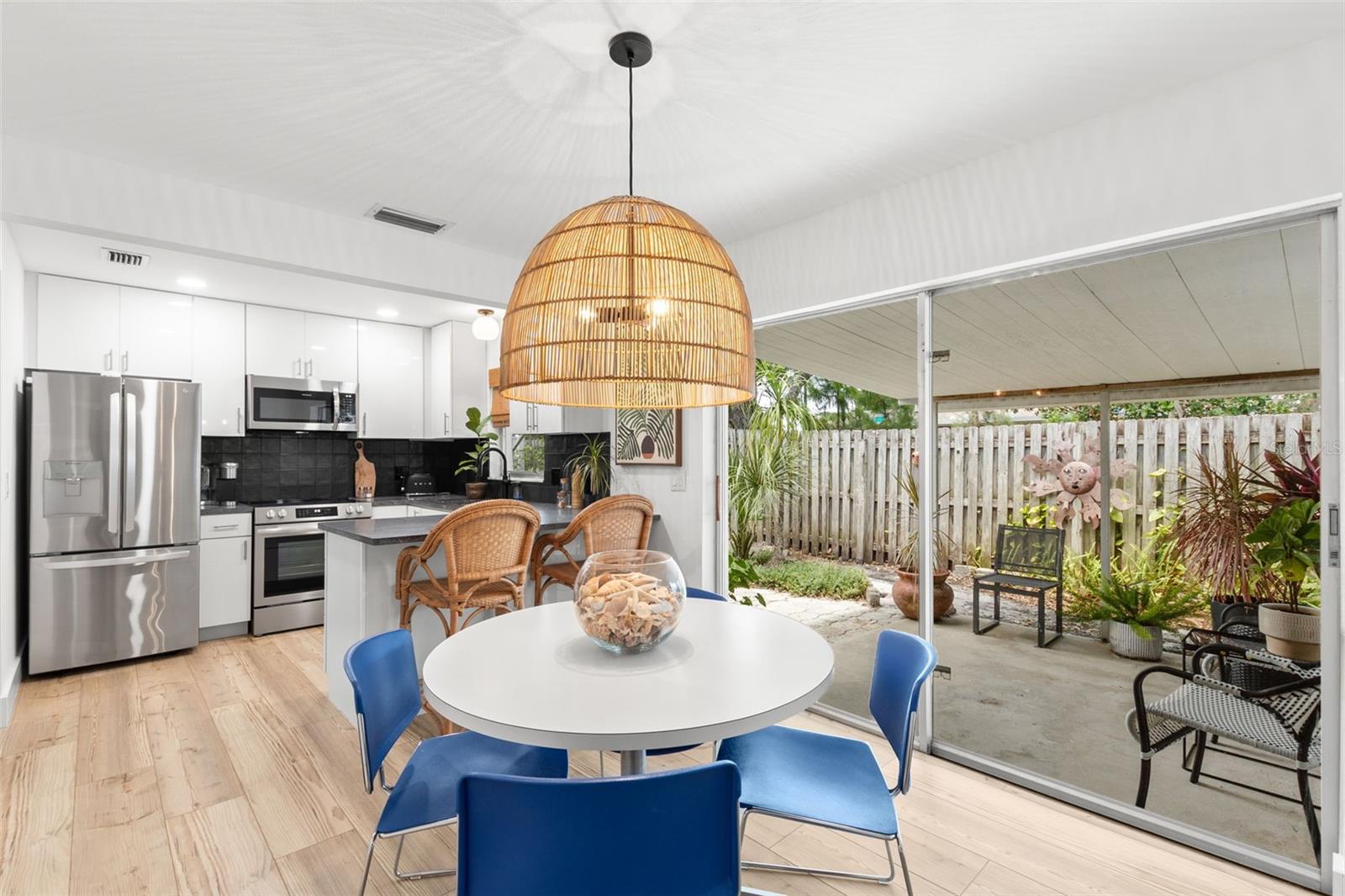 Listing photo id 11 for 204 Mindy Drive