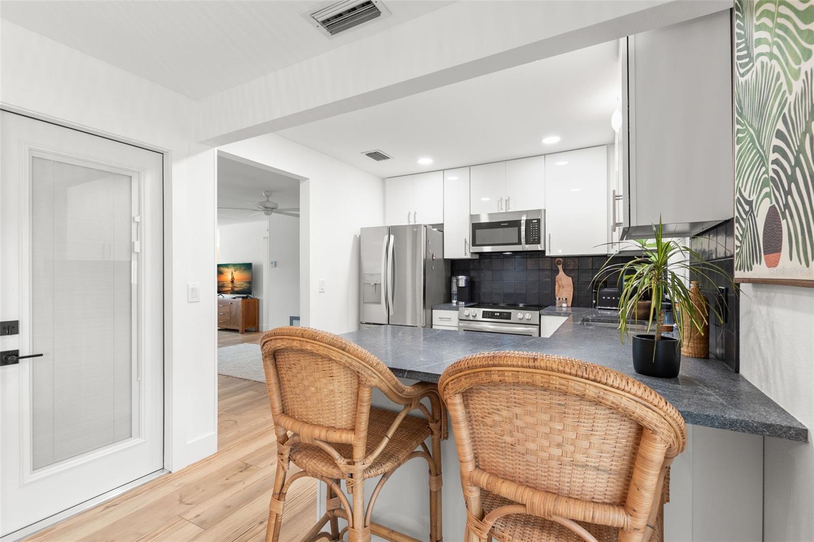 Listing photo id 14 for 204 Mindy Drive
