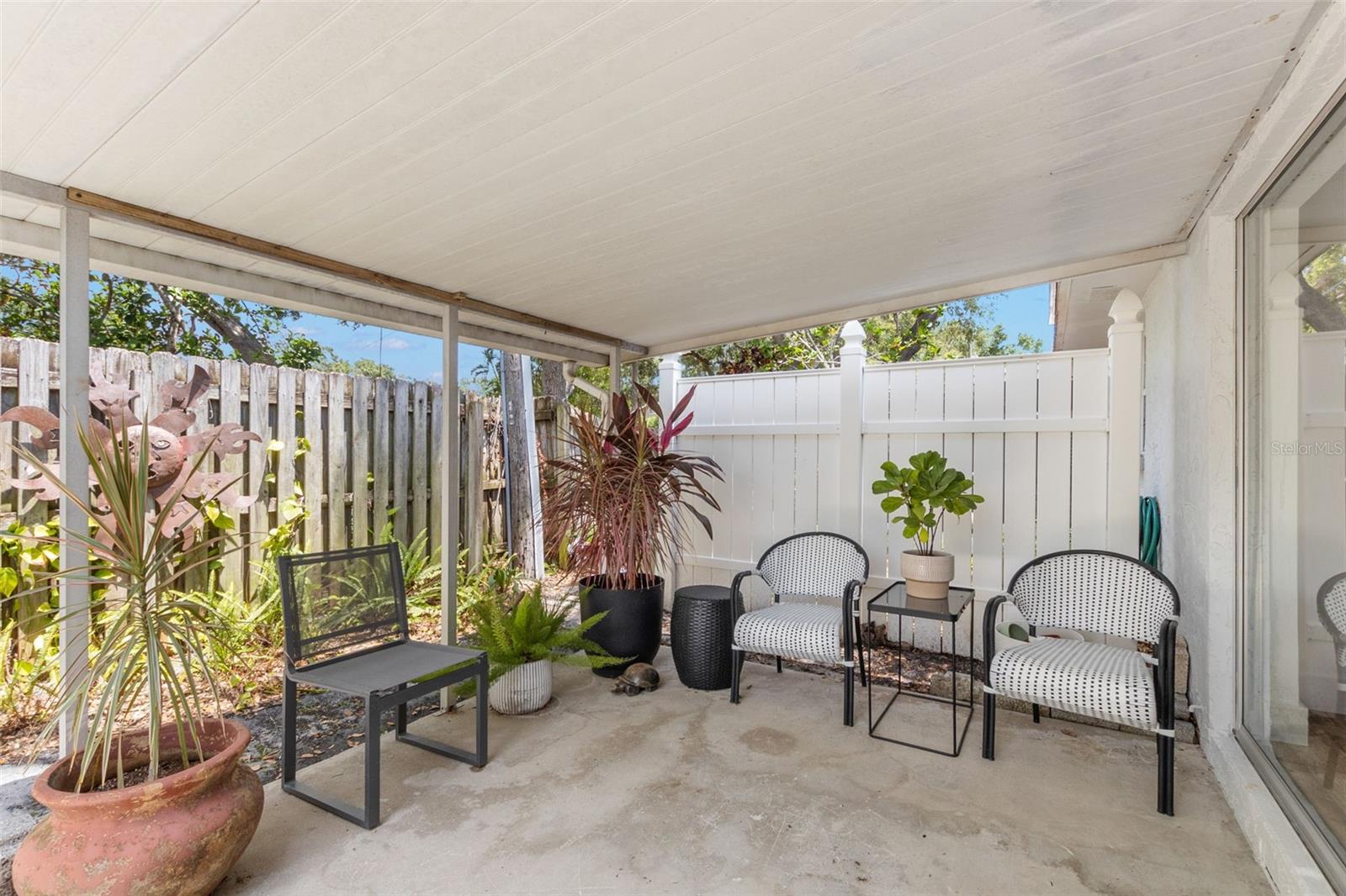 Listing photo id 15 for 204 Mindy Drive