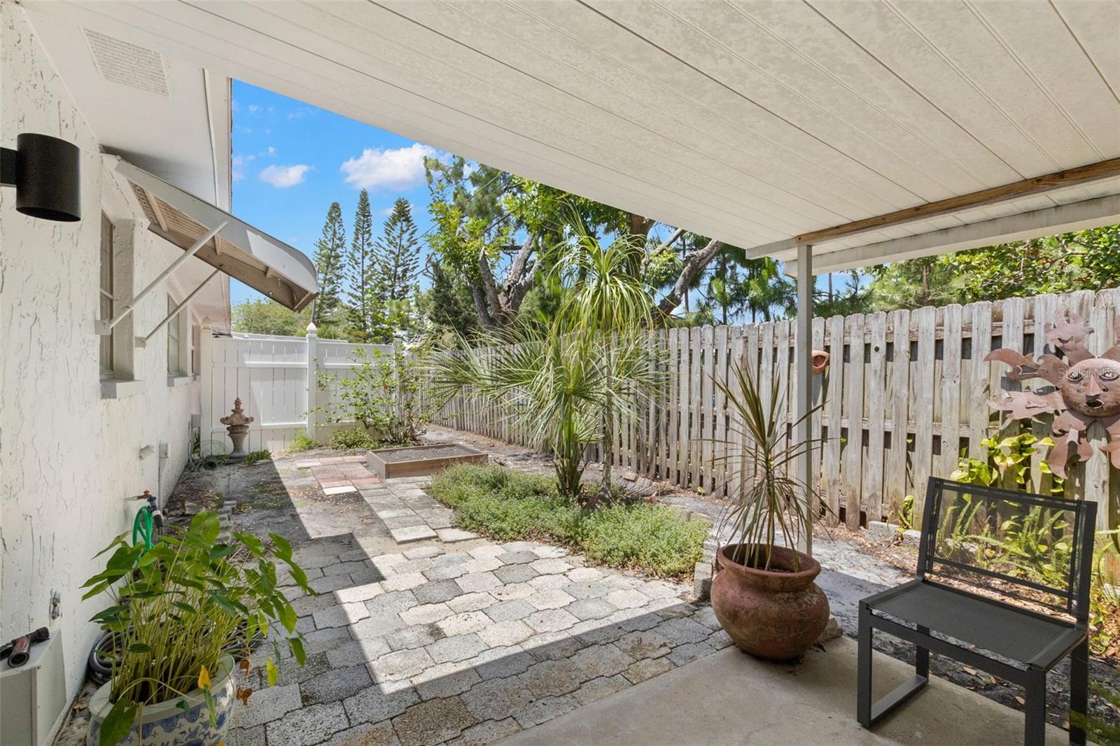 Listing photo id 16 for 204 Mindy Drive
