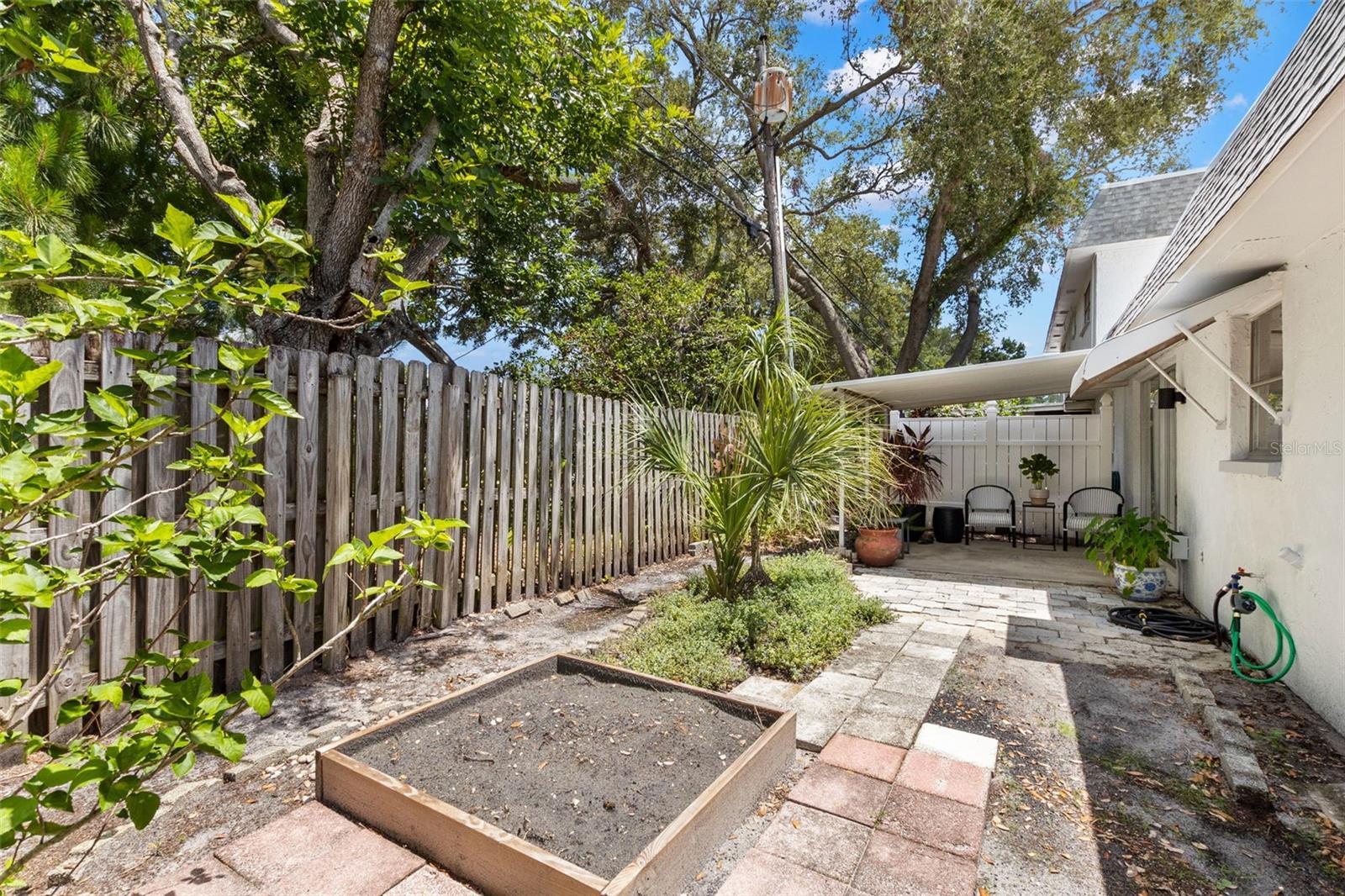 Listing photo id 17 for 204 Mindy Drive