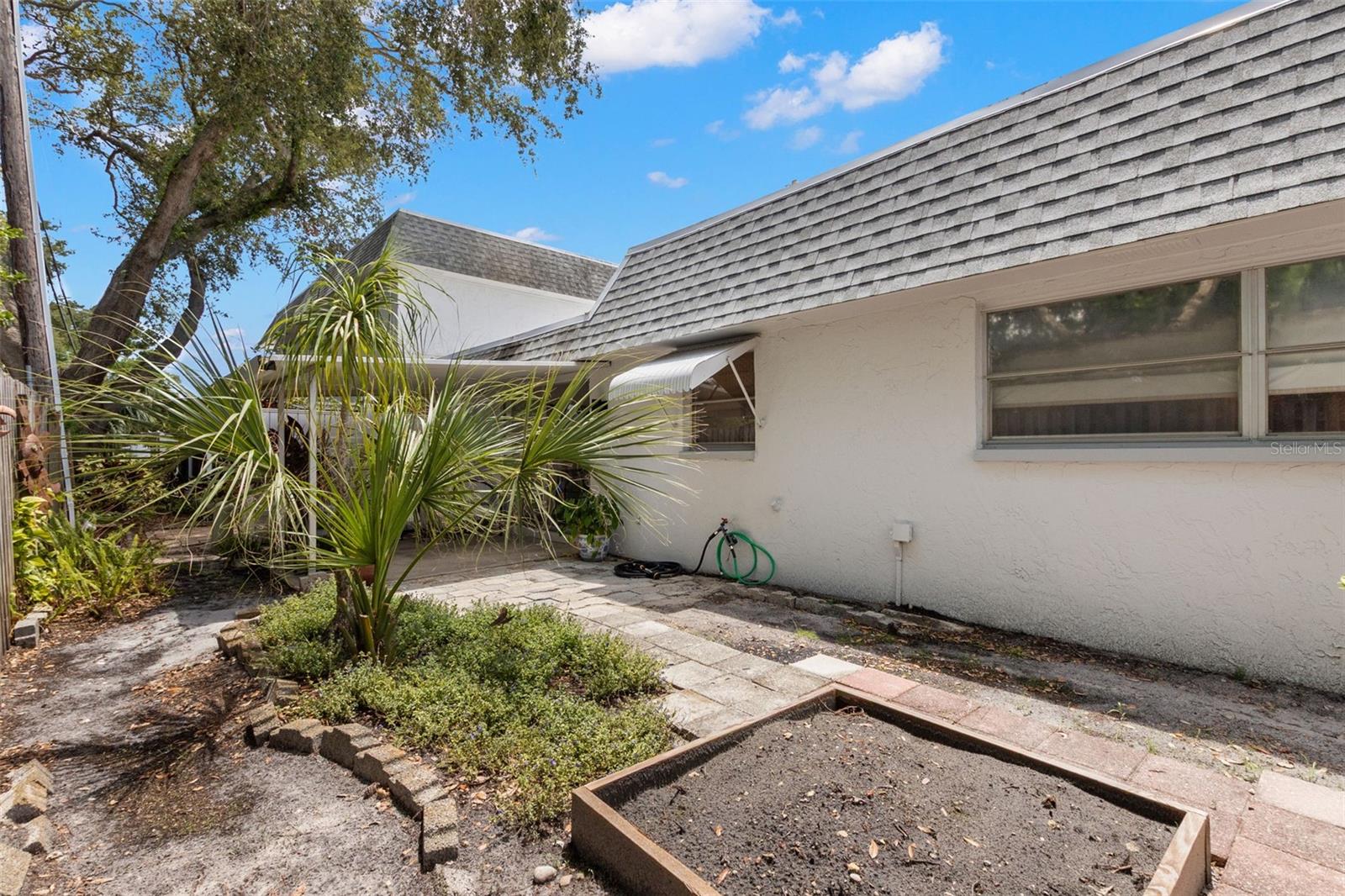 Listing photo id 18 for 204 Mindy Drive