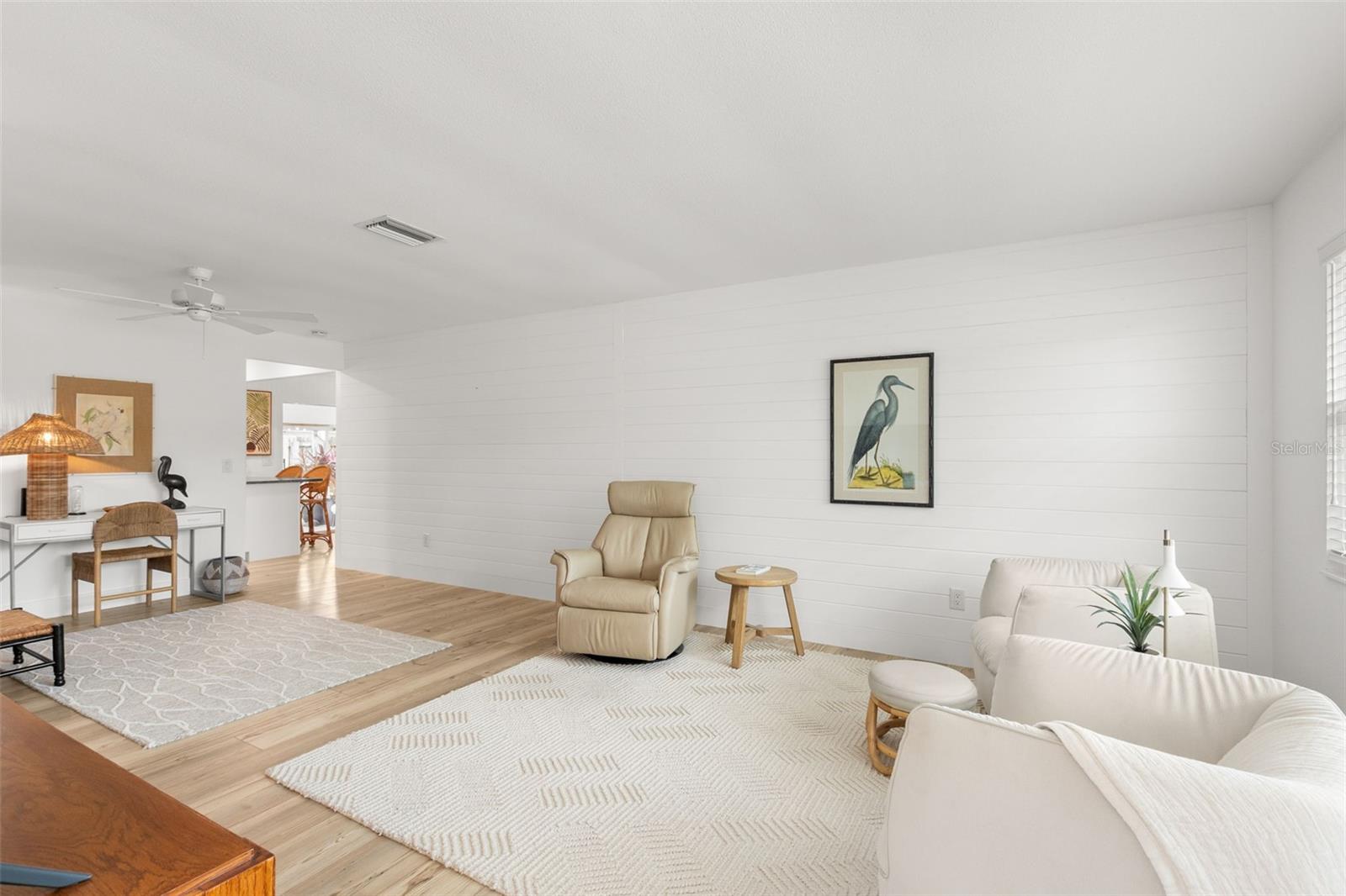 Listing photo id 4 for 204 Mindy Drive