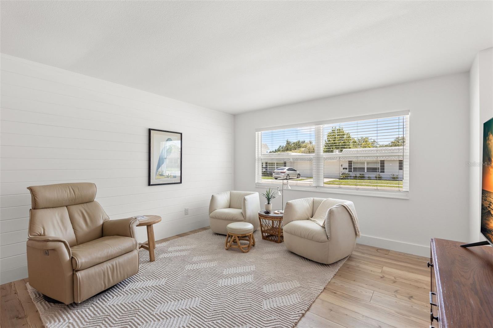Listing photo id 5 for 204 Mindy Drive