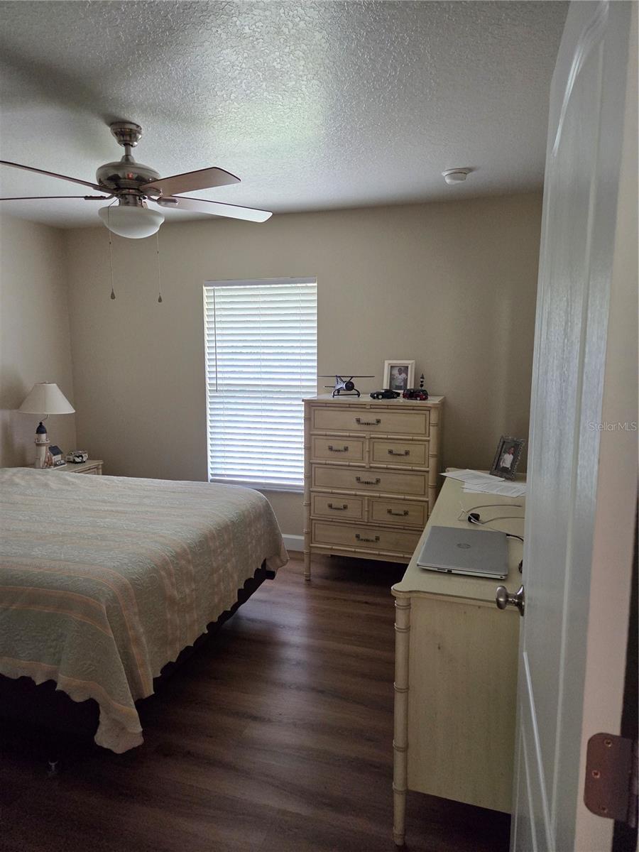 Listing photo id 10 for 10982 Academy Drive