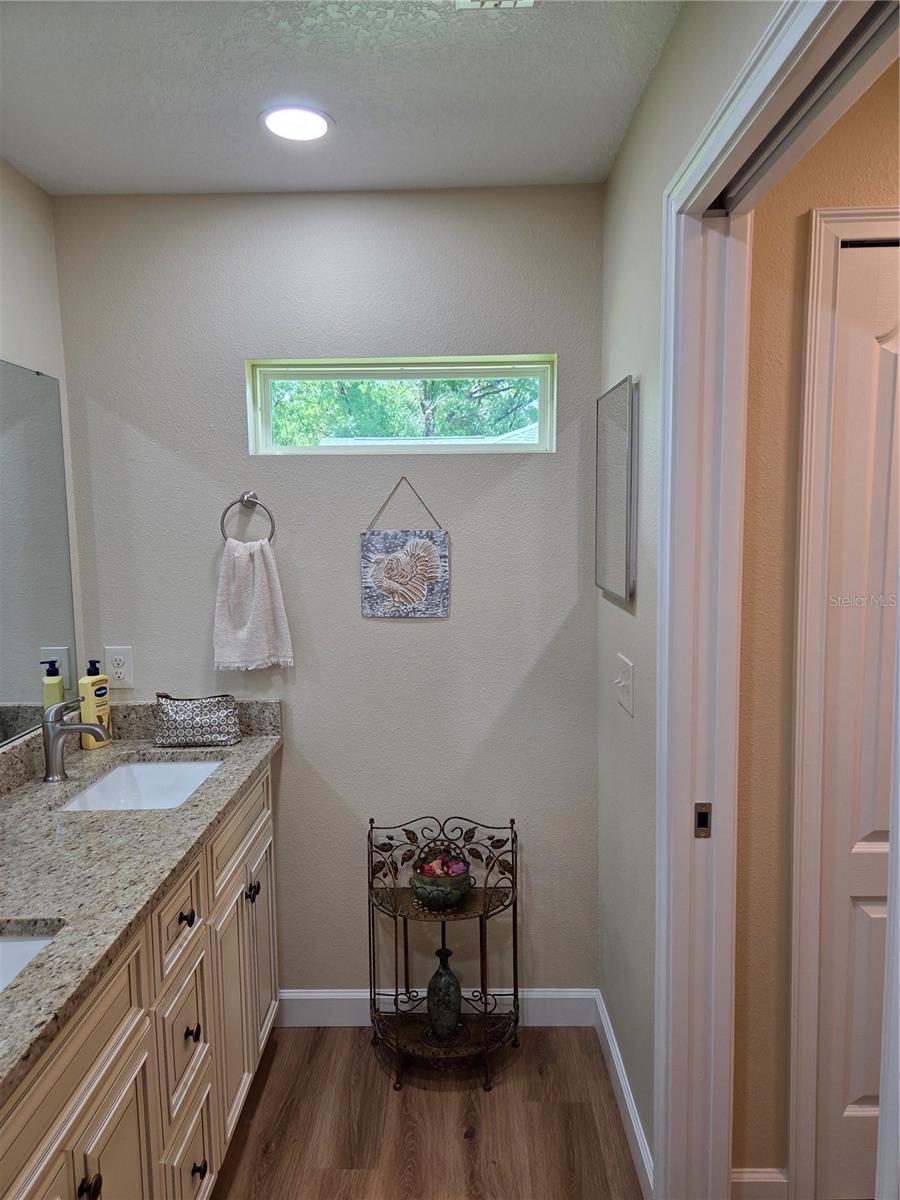Listing photo id 12 for 10982 Academy Drive