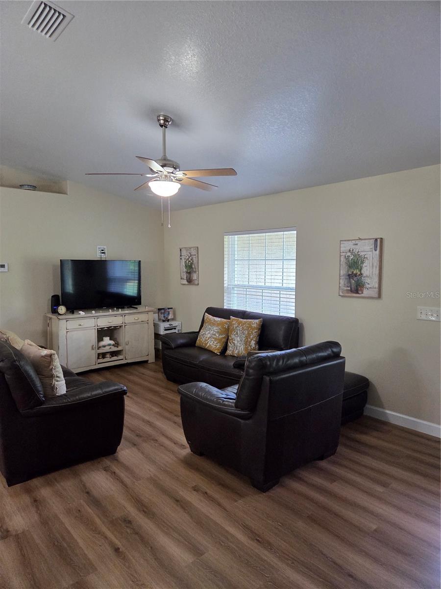 Listing photo id 1 for 10982 Academy Drive