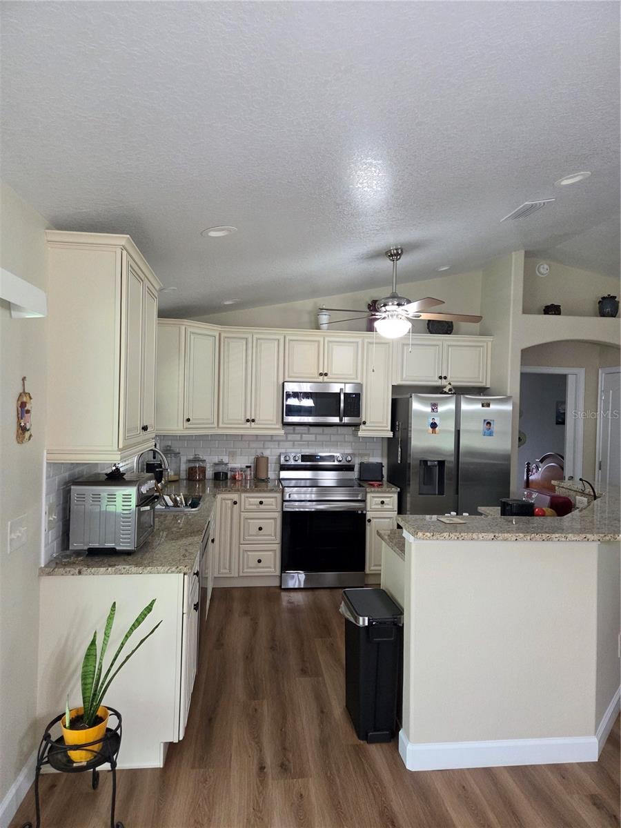 Listing photo id 4 for 10982 Academy Drive