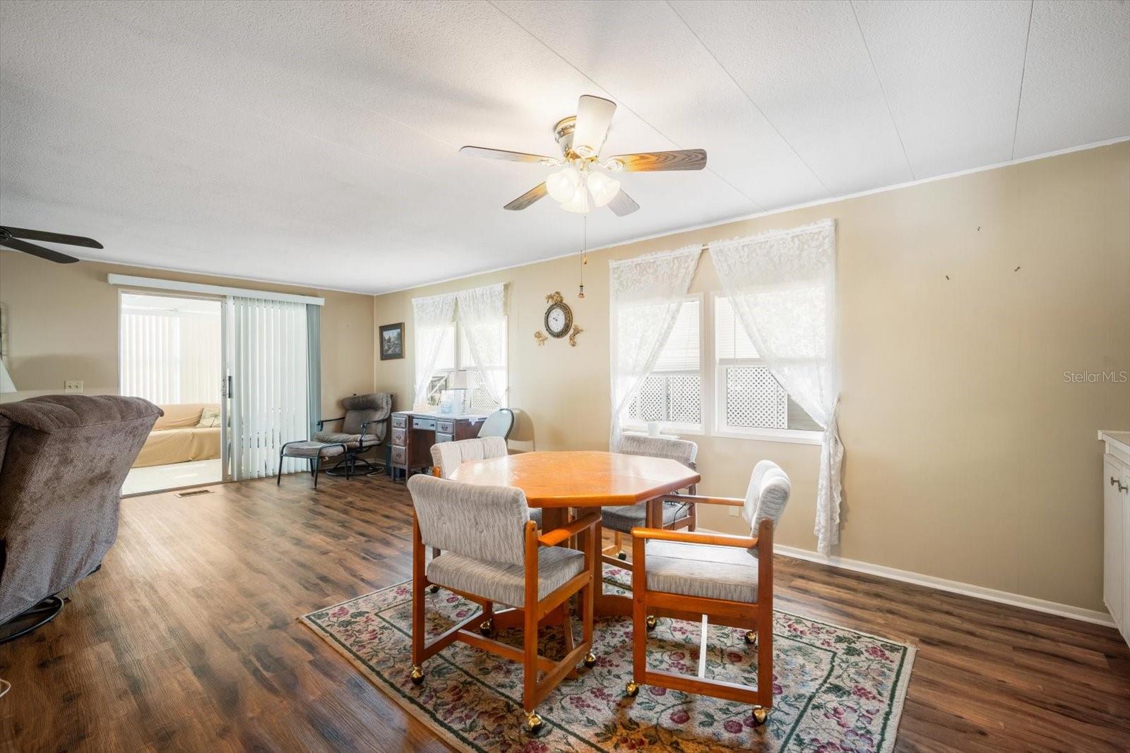 Image 7 of 20 For 932 Cassandra Lane