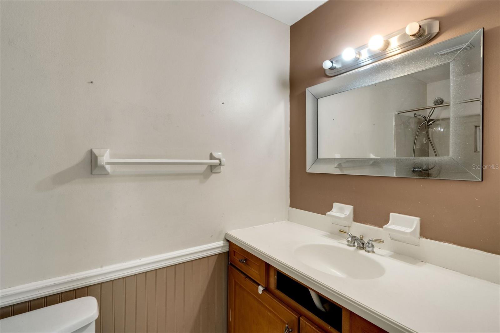 Image 15 of 61 For 915 Miller Road