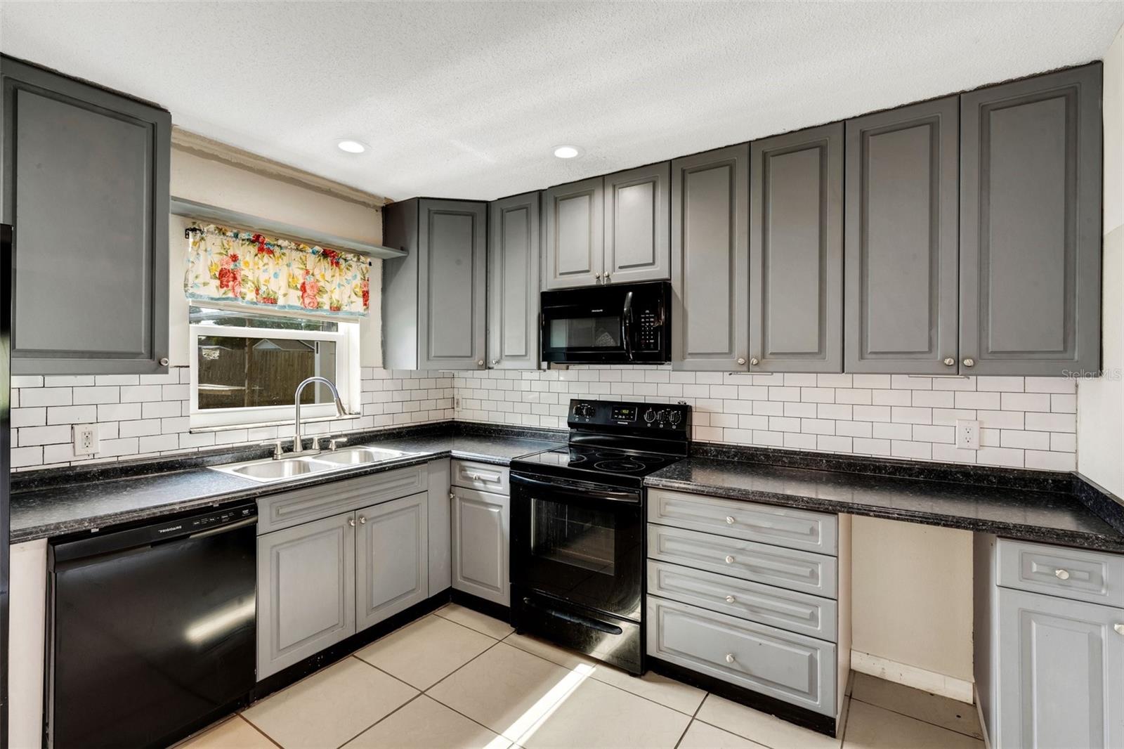 Image 2 of 61 For 915 Miller Road