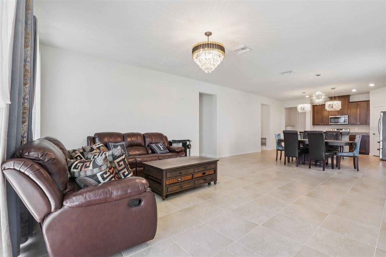 Image 7 of 44 For 13515 Palmera Vista Drive