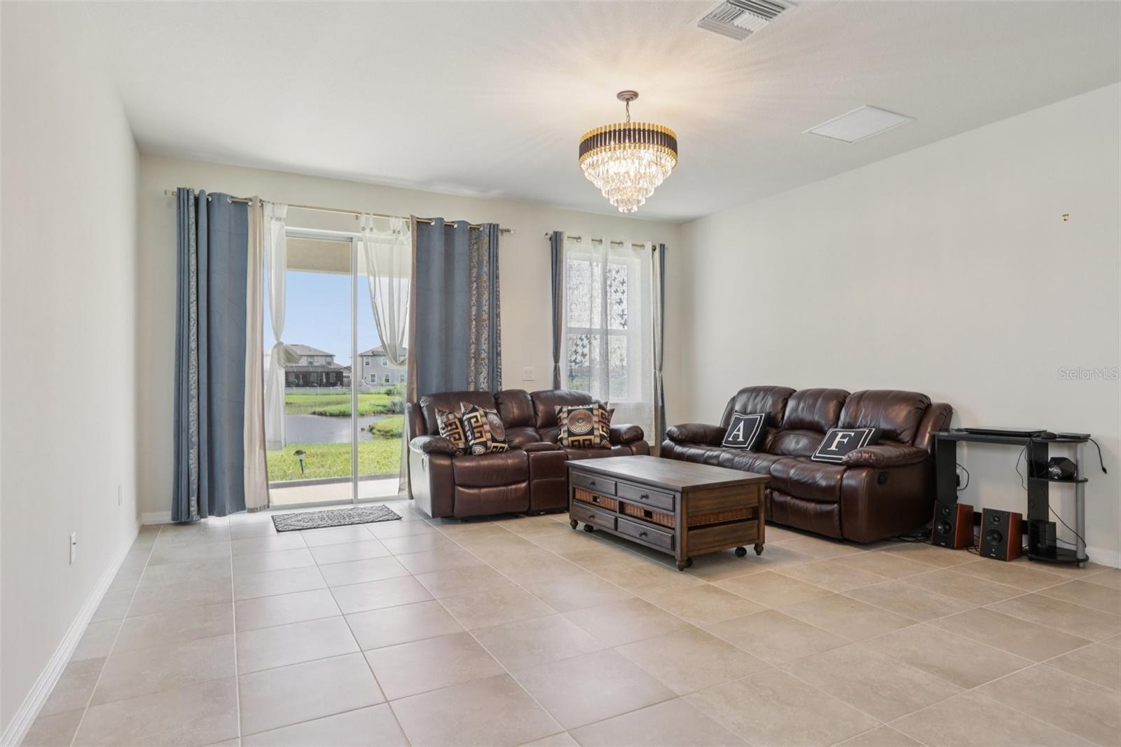 Image 9 of 44 For 13515 Palmera Vista Drive
