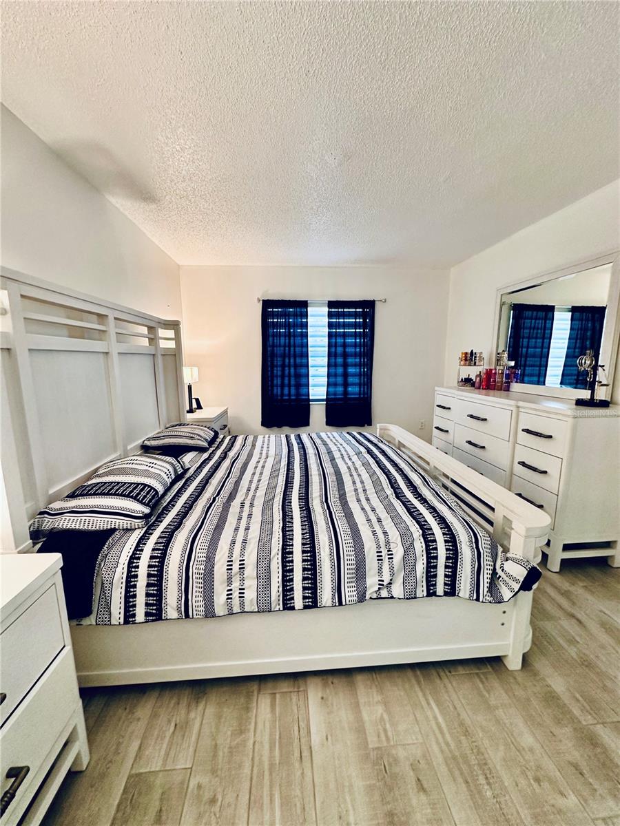 Image 33 of 53 For 13186 Thrush Street